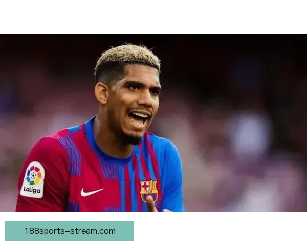 巴尔韦德妻子怒斥巴萨红牌改判：这不是红牌，球场应该关门了